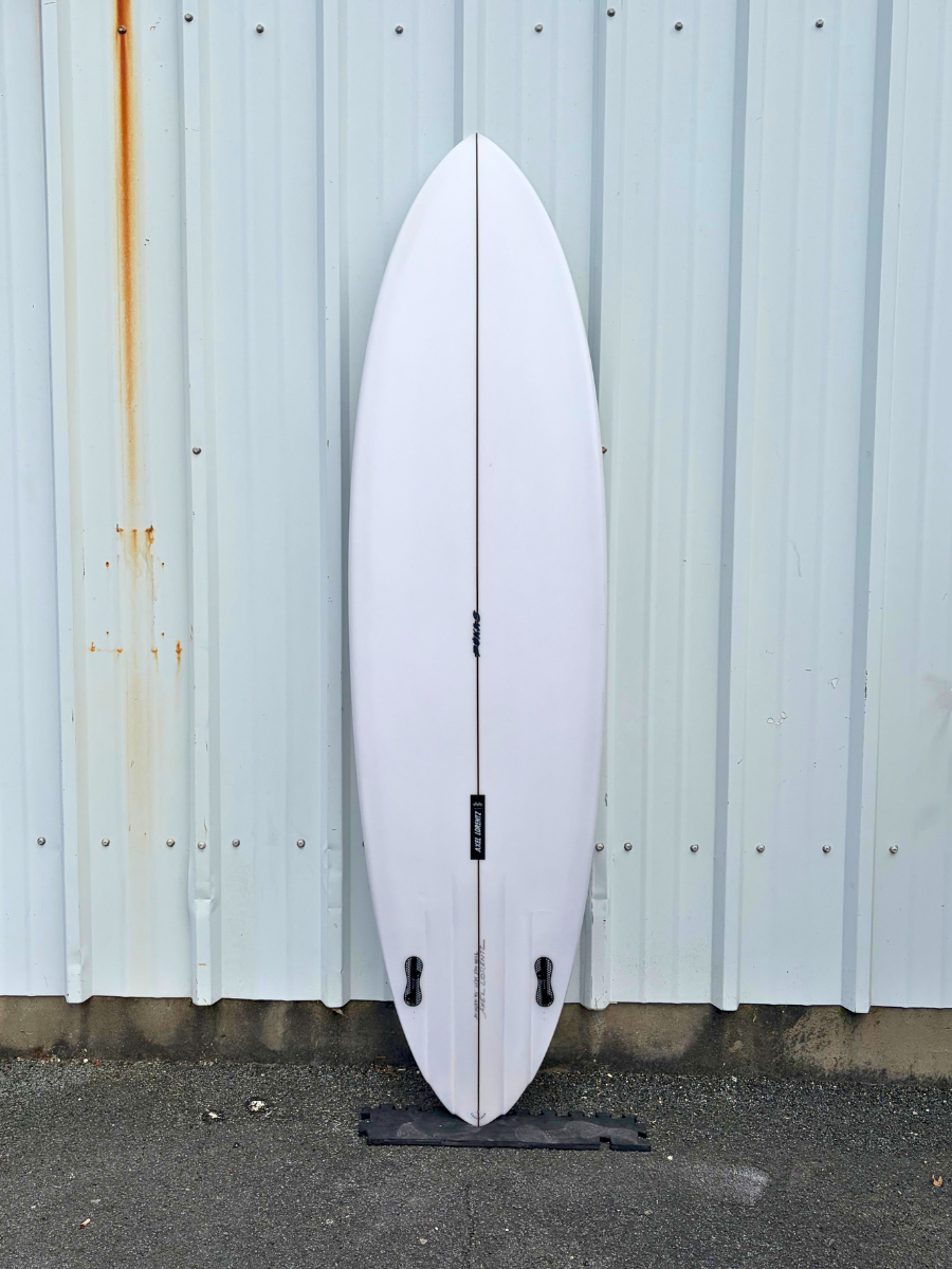 Pukas "Lady Twin" by Axel Lorentz - 7'0" x 21.25" x 2.94" - 46 L -Twin FCS-2 Black